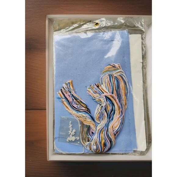 5/$25 BERNAT WEDDING BEARS COUNTED CROSS STITCH DMC FLOSS VINTAGE 1986 KIT - Picture 4 of 4